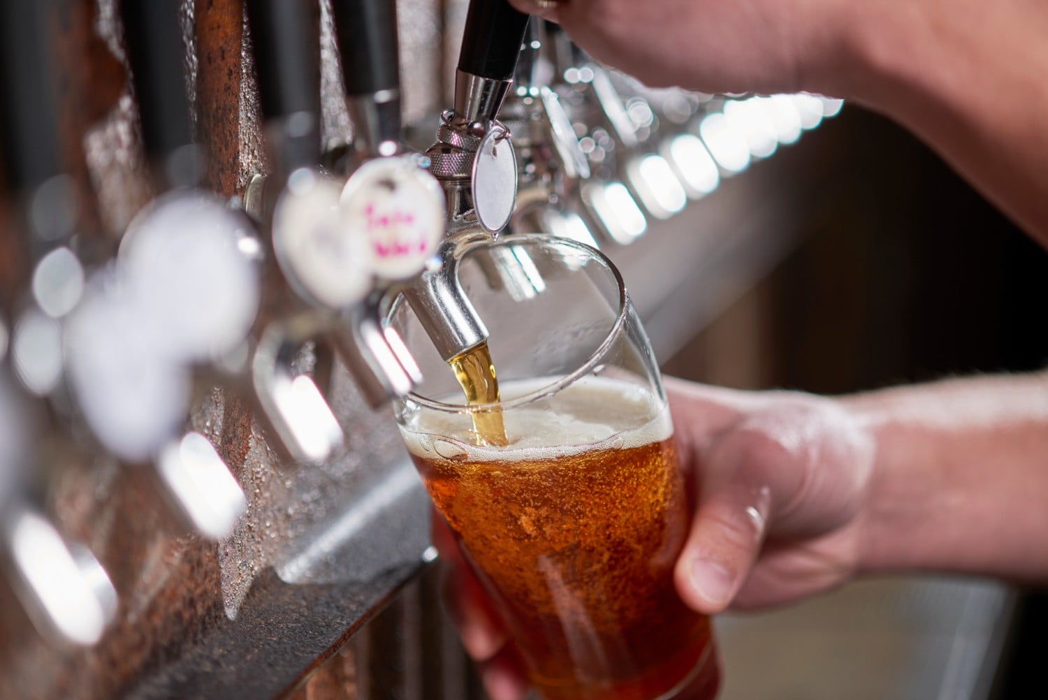 beer brewery pour