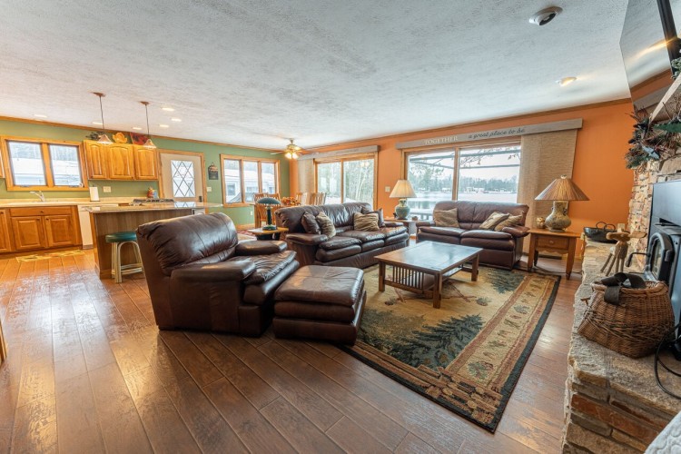 Farmer Lake Lodge
